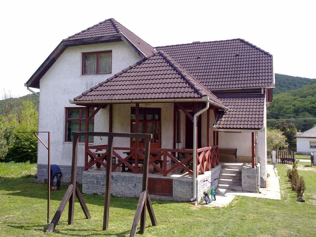 Huta Vendeghaz Hotel Kishuta Exterior photo